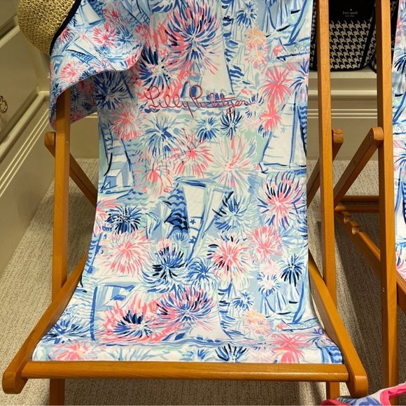 New Lilly Pulitzer Folding Slingback Chair, GWP, Sea To Shining Sea, Crew Blue - Picture 4 of 10